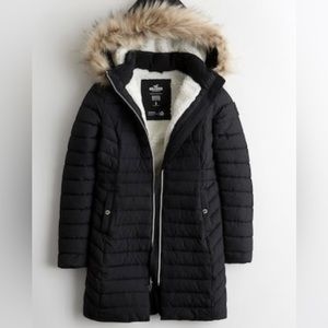 Hollister Women’s Sherpa Lined Puffer Parka, black, Size Small, like new